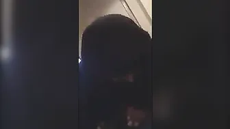 منقبة شرموطة بتتصور وتمسك الزب تمصه وتدلكه