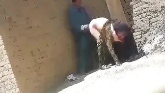 شرموطة عربية بتتناك النقاب في عز النهار مع جارها