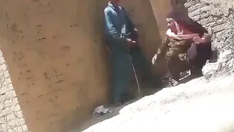 شرموطة عربية بتتناك النقاب في عز النهار مع جارها