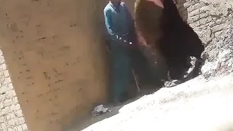 شرموطة عربية بتتناك النقاب في عز النهار مع جارها
