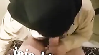 محجبة مغربية بتمص الزب زي المرحومة وتاخده بين بزازها