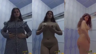 خليجية واقفه وبتقلع الهدوم وتمسك بزازها تقفشهم