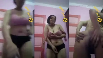 مزة مصرية بتقف وتفتح كسها لحبيها وتقفش بزازها الملبن