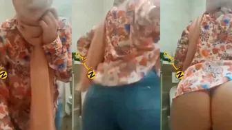 محجبة خليجية بتصور طيزها الكبيرة لصديق اخوها