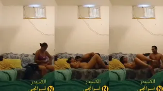 فرسه ابن عمها نازل في بزازها مص وينيكها من كسها