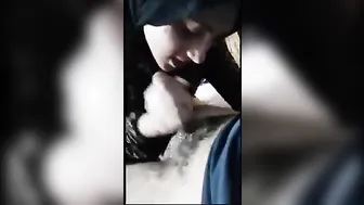 محجبه محترفه في مص الازبار مع حبيبها بتمص وتبلع زبه كامل