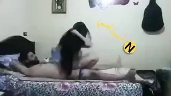 مزة عراقية بتركب الزب وتاخده كامل بكسها