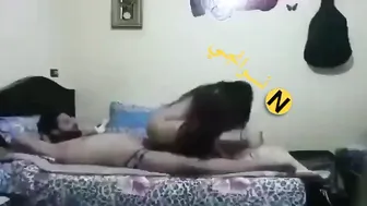 مزة عراقية بتركب الزب وتاخده كامل بكسها