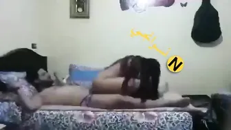 مزة عراقية بتركب الزب وتاخده كامل بكسها