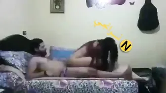 مزة عراقية بتركب الزب وتاخده كامل بكسها