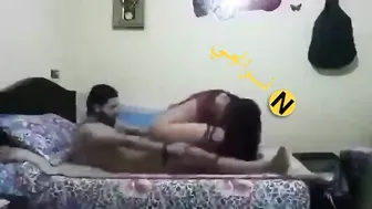 مزة عراقية بتركب الزب وتاخده كامل بكسها