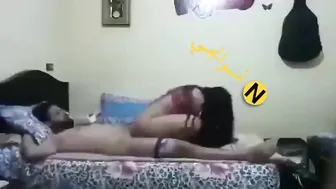 مزة عراقية بتركب الزب وتاخده كامل بكسها