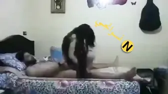 مزة عراقية بتركب الزب وتاخده كامل بكسها