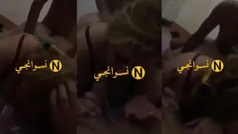 بيقفش في بزازها الكبيرة وينيكها على الارض ويصورها