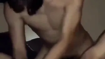 بنوته جميله طيزها جامده عشيقها نازل نيك خلفي وتتصور