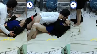 خاينة خليجية حبيبها راكبها على الرض وينيك كسها