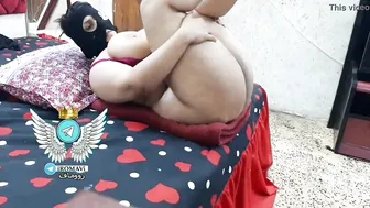 شرموطة خاينة بتمص زب جارها وتتناك بكل عنف