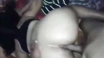 محرومة من النيك بتقول لعشيقها حط زبك كله بطيزي