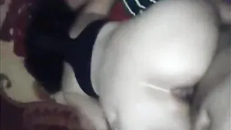 محرومة من النيك بتقول لعشيقها حط زبك كله بطيزي