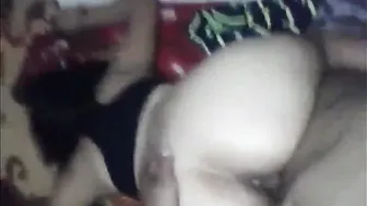 محرومة من النيك بتقول لعشيقها حط زبك كله بطيزي