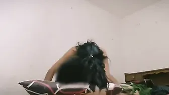 تسرب لقحبة خليجية راكبه زب اخوها وتخليه يقفش بزازها