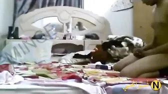 مصرية جسمها جامد بتتناك على السرير من ورا وتدلع