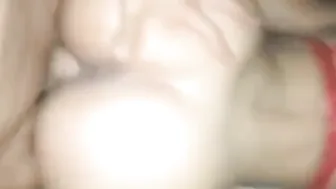 فرسه رافعه طيزها على الاخر وحبيبها ينيكها ويضربها