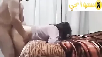 نيك طيز عراقيه مربربه الولد فاشخها على السرير ويصورها
