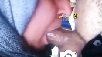 شرموطة محجبة واخده زب جارها في بوقها وتمصه