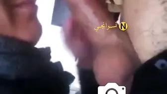 شرموطة محجبة واخده زب جارها في بوقها وتمصه
