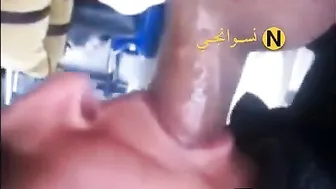 شرموطة محجبة واخده زب جارها في بوقها وتمصه