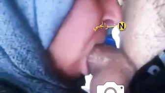 شرموطة محجبة واخده زب جارها في بوقها وتمصه