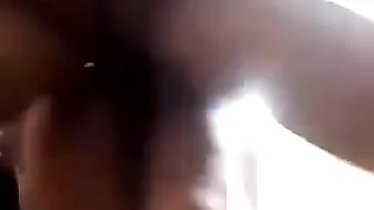 بلدي طيزها طريه الواد واقف وراها شغال نيك ومش راحمها
