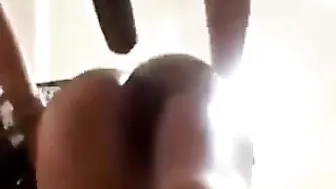 بلدي طيزها طريه الواد واقف وراها شغال نيك ومش راحمها