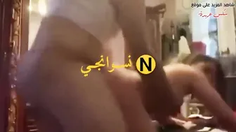 في ليلة الدخلة جوزها الديوث بيصورها وهو بينيكها