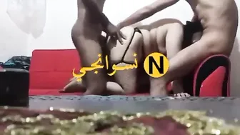 فيلم جماعي لمصرية جوزها وصاحبو فاشخينها في الصالة