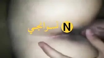 مزة مصرية بجسم جامد بتتنطط على زب حبيبها