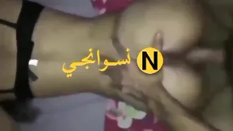 مزة مصرية بجسم جامد بتتنطط على زب حبيبها