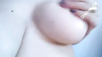 بت جسمها فاجر مطلعه البزاز وتقفشهم على الواقف