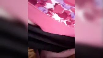 لبوة بتقفش في بزازها في غرفة النوم وتهيج الزبون