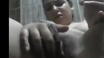 مصريه مولعه على الاخر فاشخه كسها فرك وبعبصه لحبيبها