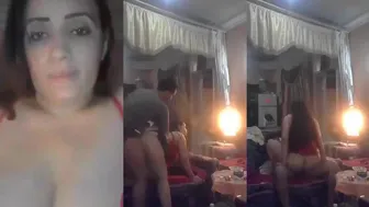 لبوه مربربه الزبون مش راحم طيزها نيك والفاجره تتوجع