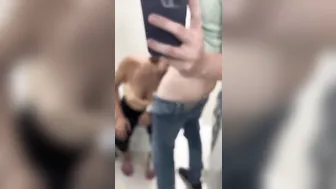 لبوه مزنوقه في حمام الكافيه وتتناك خلفي وهي بتصور نفسها