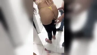 لبوه مزنوقه في حمام الكافيه وتتناك خلفي وهي بتصور نفسها
