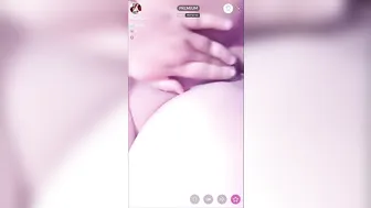 بزاز مربربة وفرك كس بكل هيجان في لايف من مصرية