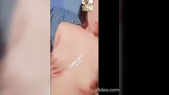 هاجت ونازله في كسها فرك وتعرض جسمها وبزازها