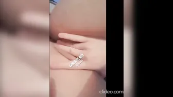 هاجت ونازله في كسها فرك وتعرض جسمها وبزازها