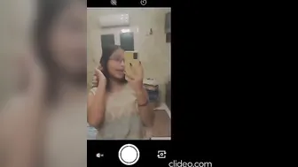 ممحونة صاحبها بيسرب نودزاتها وهي بتلعب في بزازها