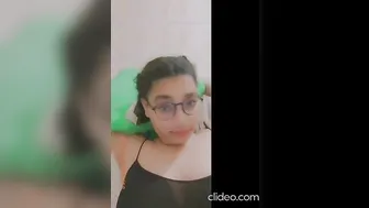 ممحونة صاحبها بيسرب نودزاتها وهي بتلعب في بزازها