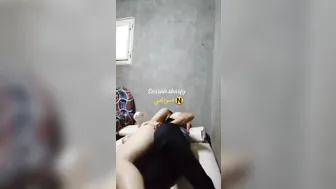 بت مصريه جامده نازله مص في الزب وتبلعه في كسها كامل
